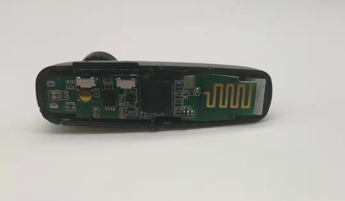 藍牙耳機上的輕觸開關