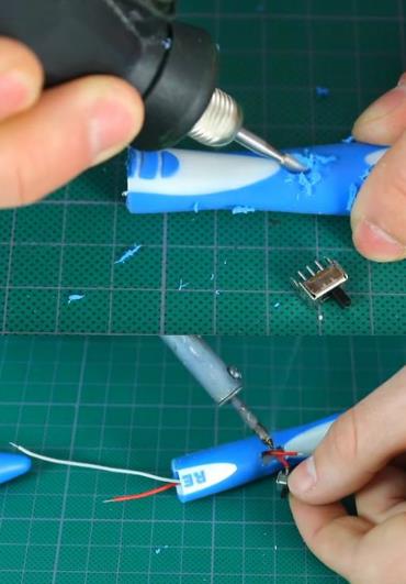 開(kāi)孔放入撥動(dòng)開(kāi)關(guān).jpg 開(kāi)孔放入撥動(dòng)開(kāi)關(guān).jpg