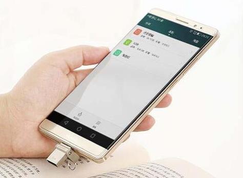 手機上的type-c擴容外接U盤.jpg 手機上的type-c擴容外接U盤.jpg