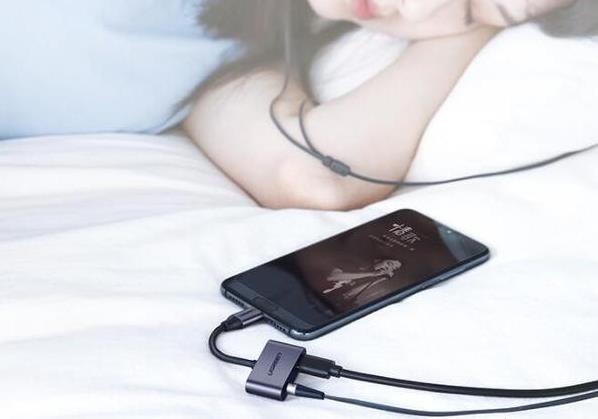 手機type-c外接充電和音樂多用途.jpg 手機type-c外接充電和音樂多用途.jpg