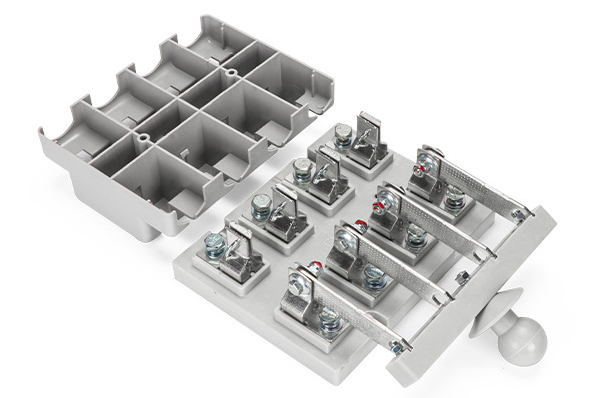 刀開(kāi)關(guān)作用特點(diǎn)